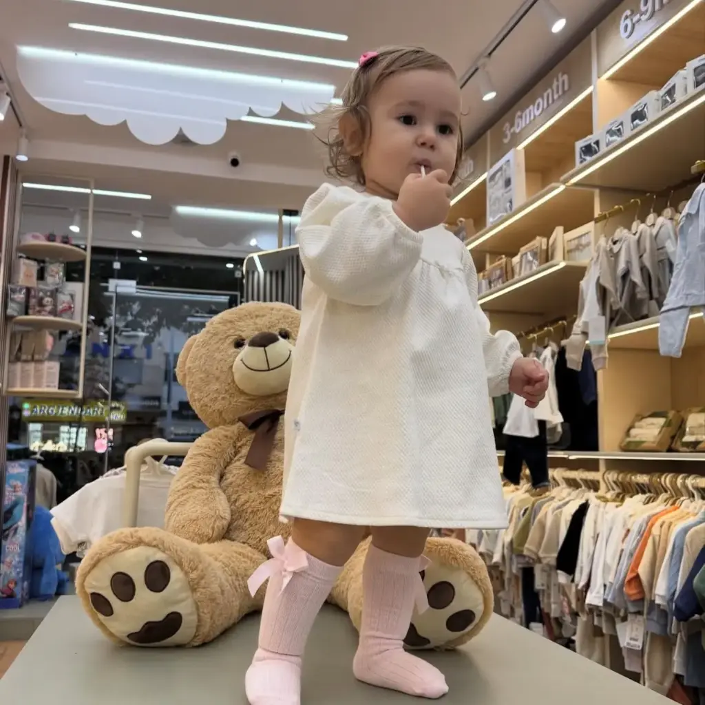 Fustan i bardhe me teksture