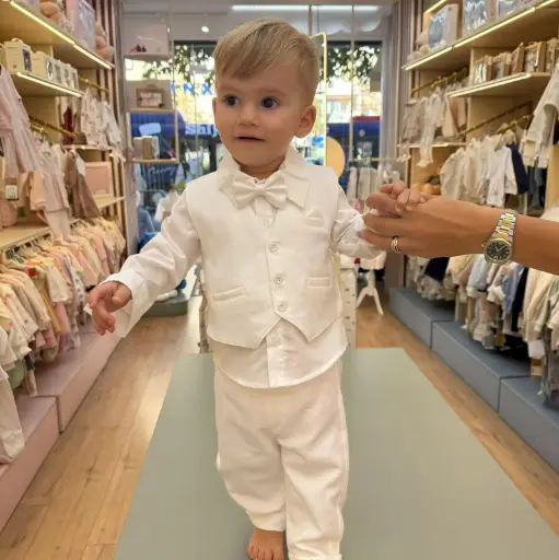 Kostum serioz i bardhe me jelek