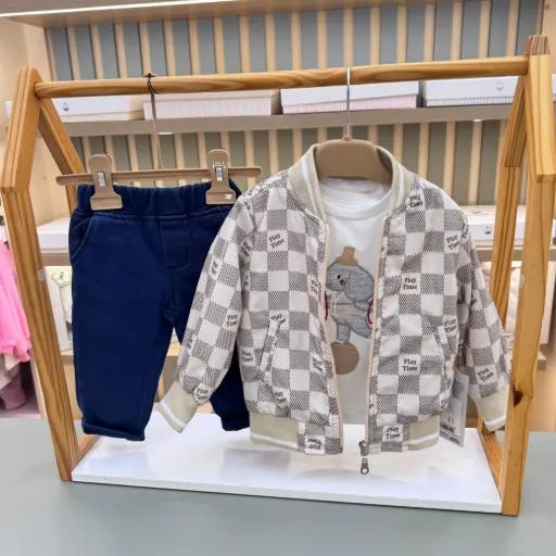 Kostum me 3 pjese Xhakovento