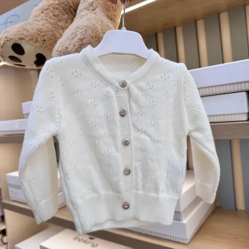 Pulover me kopsa e bardhe